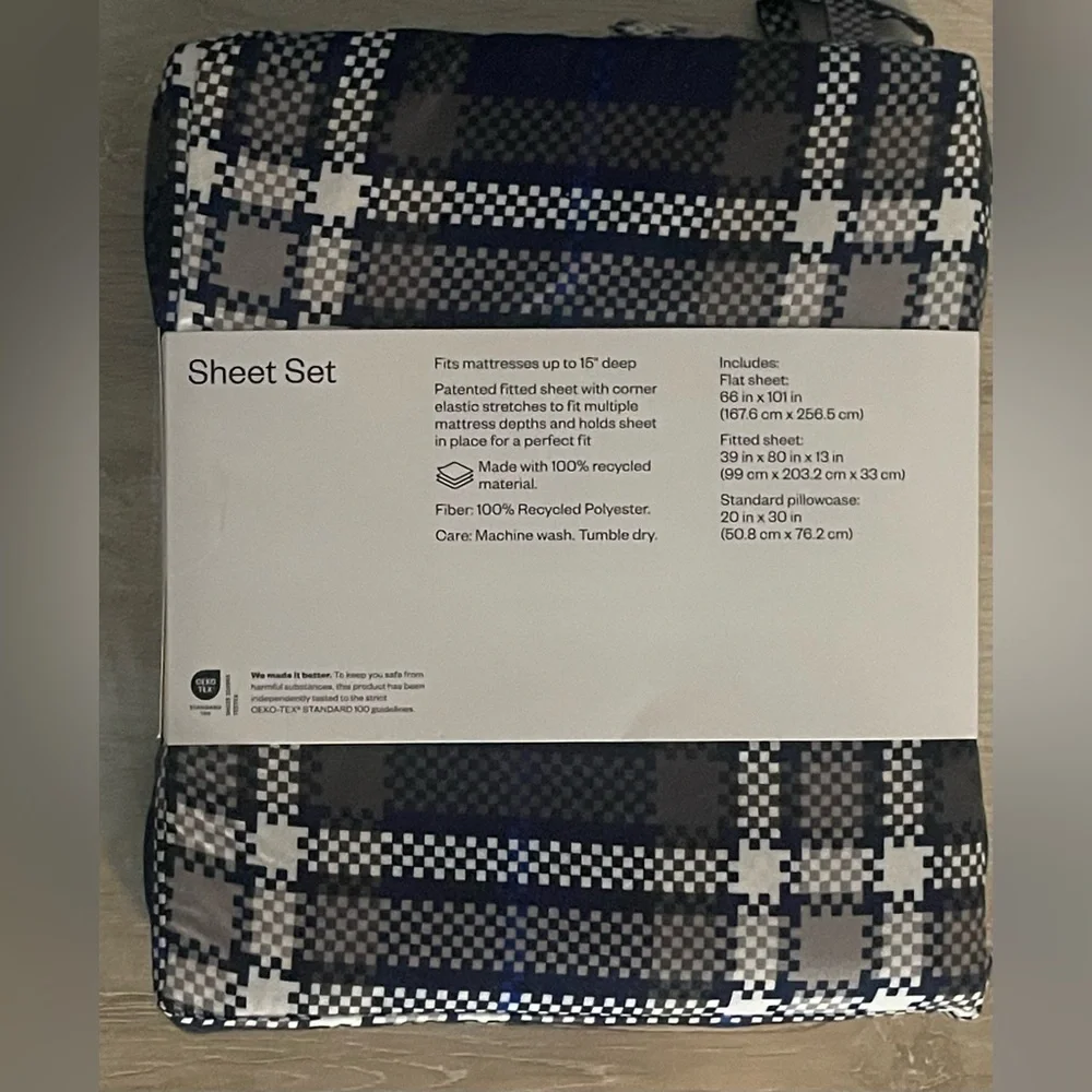Room Essentials Navy and Gray Plaid Microfiber Sheet Set
Size Twin
New - Picture 2 of 9
